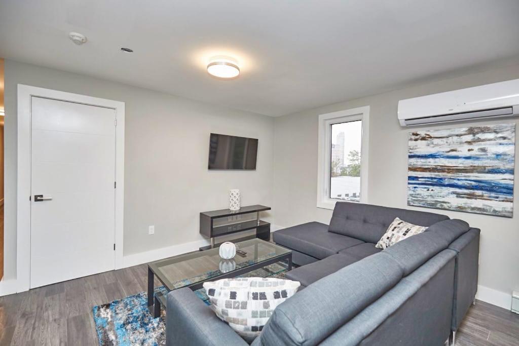 Clifton Hill Hideaway 4B - Two Bedroom Condo Ниагара-Фолс Экстерьер фото